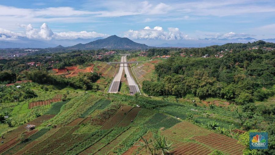 Tol Cisumdawu (CNBC Indonesia/Adi Andono)