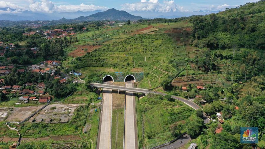 Tol Cisumdawu (CNBC Indonesia/Adi Andono)