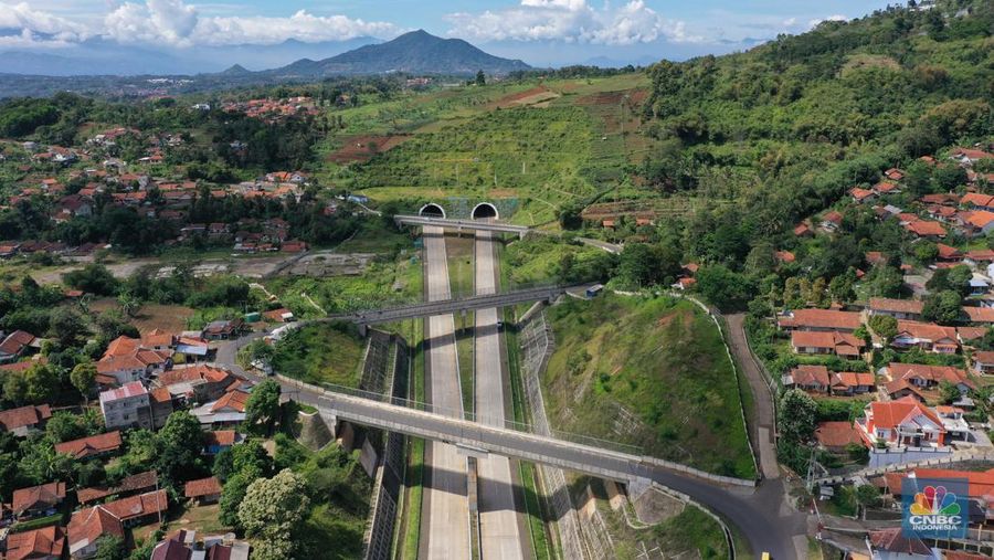 Tol Cisumdawu (CNBC Indonesia/Adi Andono)