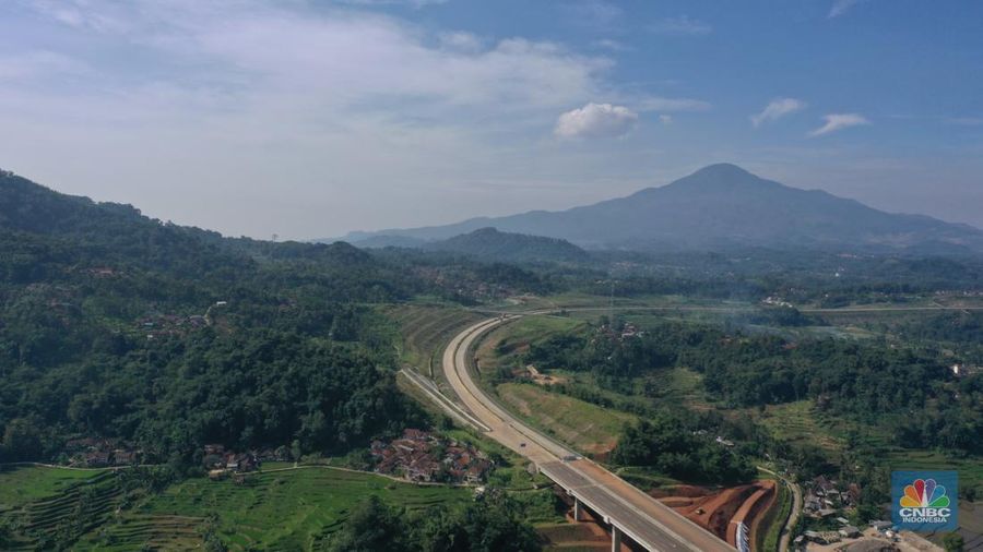 Tol Cisumdawu (CNBC Indonesia/Adi Andono)