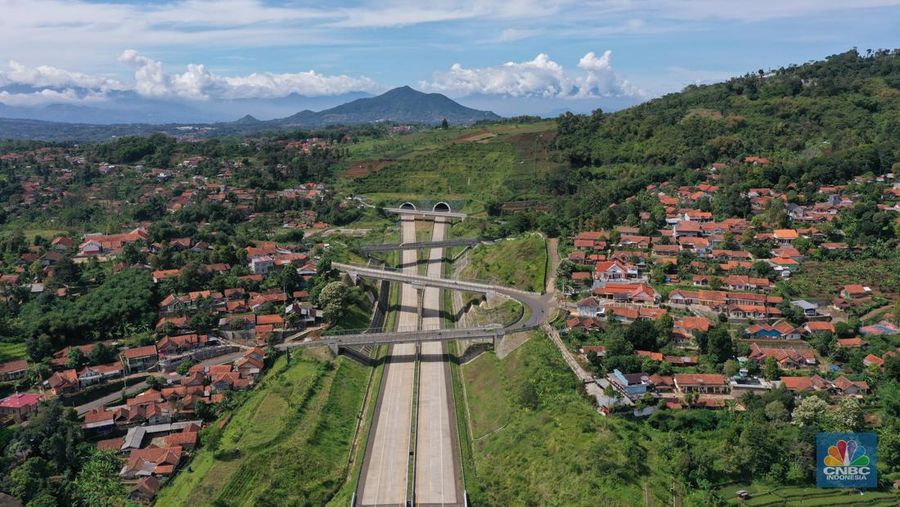 Tol Cisumdawu (CNBC Indonesia/Adi Andono)