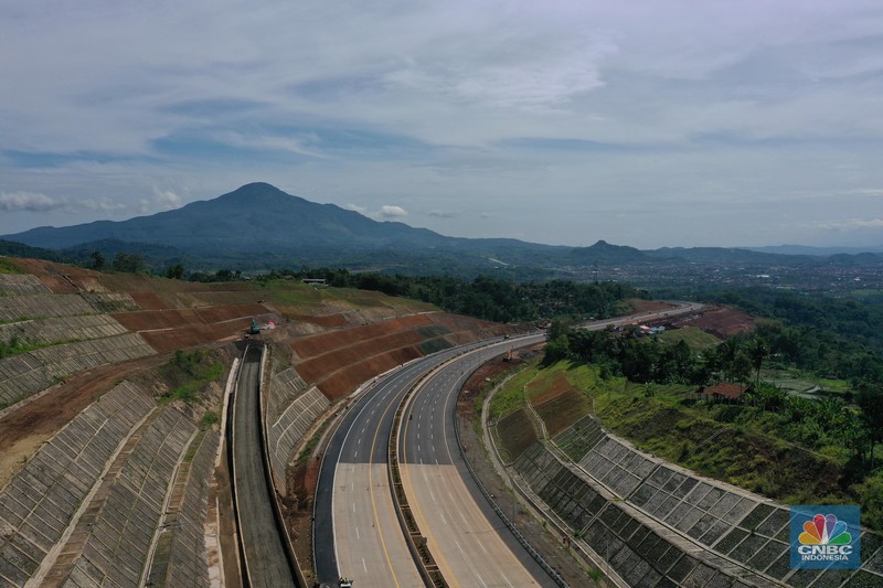 Tol Cisumdawu (CNBC Indonesia/Adi Andono)