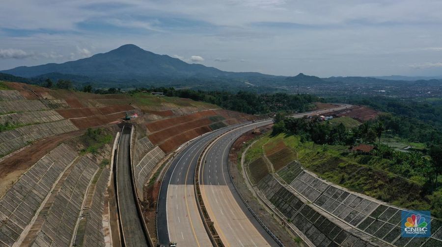 Tol Cisumdawu (CNBC Indonesia/Adi Andono)
