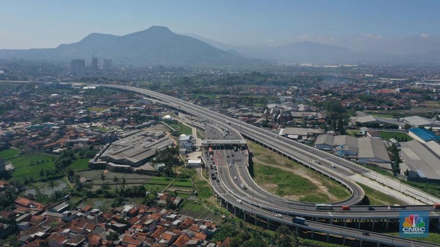 Tol Cisumdawu (CNBC Indonesia/Adi Andono)
