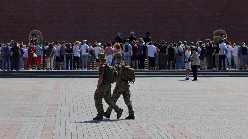 People stand near the closed Red Square in Moscow, Russia June 25, 2023. REUTERS/Evgenia Novozhenina