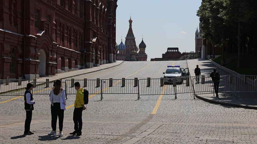 People stand near the closed Red Square in Moscow, Russia June 25, 2023. REUTERS/Evgenia Novozhenina