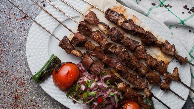 Daging Kambing Bikin Kolesterol Naik dan Darah Tinggi, Mitos atau Fakta?