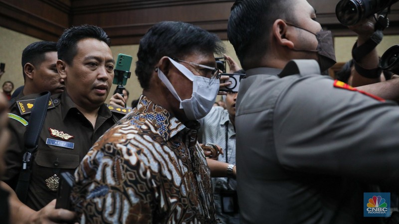 Mantan Menteri Komunikasi dan Informatika (Menkominfo) Johnny G Plate menjalani sidang perdana di Pengadilan Tindak Pidana Korupsi (Tipikor) pada Pengadilan Negeri Jakarta Pusat. (CNBC Indonesia/Faisal Rahman)