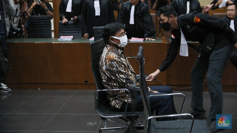 Mantan Menteri Komunikasi dan Informatika (Menkominfo) Johnny G Plate menjalani sidang perdana di Pengadilan Tindak Pidana Korupsi (Tipikor) pada Pengadilan Negeri Jakarta Pusat. (CNBC Indonesia/Faisal Rahman)