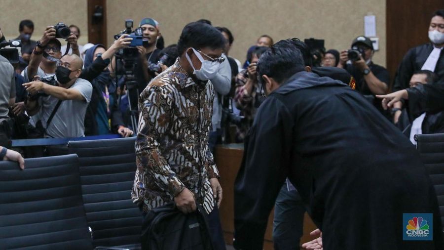 Mantan Menteri Komunikasi dan Informatika (Menkominfo) Johnny G Plate menjalani sidang perdana di Pengadilan Tindak Pidana Korupsi (Tipikor) pada Pengadilan Negeri Jakarta Pusat. (CNBC Indonesia/Faisal Rahman)