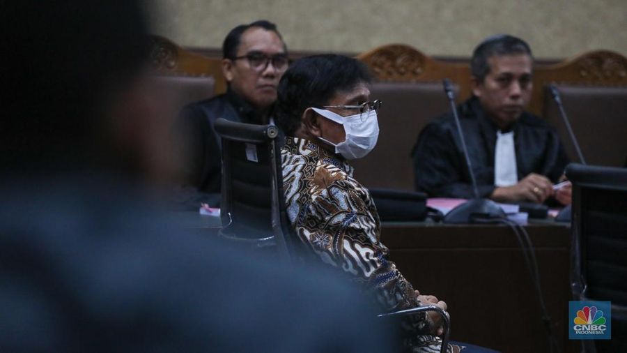 Mantan Menteri Komunikasi dan Informatika (Menkominfo) Johnny G Plate menjalani sidang perdana di Pengadilan Tindak Pidana Korupsi (Tipikor) pada Pengadilan Negeri Jakarta Pusat. (CNBC Indonesia/Faisal Rahman)