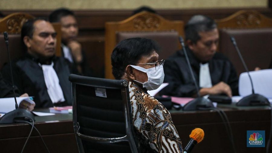 Mantan Menteri Komunikasi dan Informatika (Menkominfo) Johnny G Plate menjalani sidang perdana di Pengadilan Tindak Pidana Korupsi (Tipikor) pada Pengadilan Negeri Jakarta Pusat. (CNBC Indonesia/Faisal Rahman)