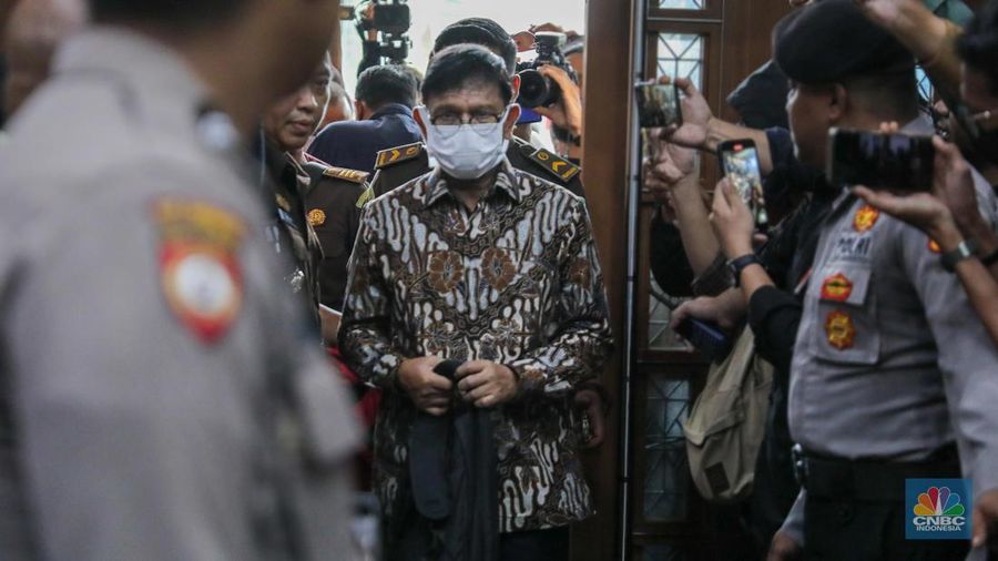 Mantan Menteri Komunikasi dan Informatika (Menkominfo) Johnny G Plate menjalani sidang perdana di Pengadilan Tindak Pidana Korupsi (Tipikor) pada Pengadilan Negeri Jakarta Pusat. (CNBC Indonesia/Faisal Rahman)