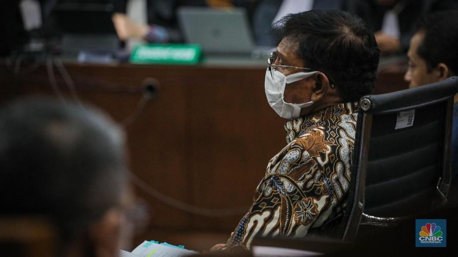 Mantan Menteri Komunikasi dan Informatika (Menkominfo) Johnny Gerard Plate menjalani sidang pembacaan dakwaan di Pengadilan Tindak Pidana Korupsi (Tipikor), Pengadilan Negeri (PN) Jakarta Pusat, Selasa (27/6/2023). (CNBC Indonesia/Faisal Rahman)