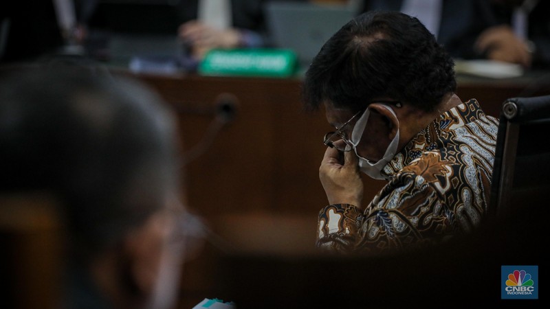 Mantan Menteri Komunikasi dan Informatika (Menkominfo) Johnny G Plate menjalani sidang perdana di Pengadilan Tindak Pidana Korupsi (Tipikor) pada Pengadilan Negeri Jakarta Pusat. (CNBC Indonesia/Faisal Rahman)