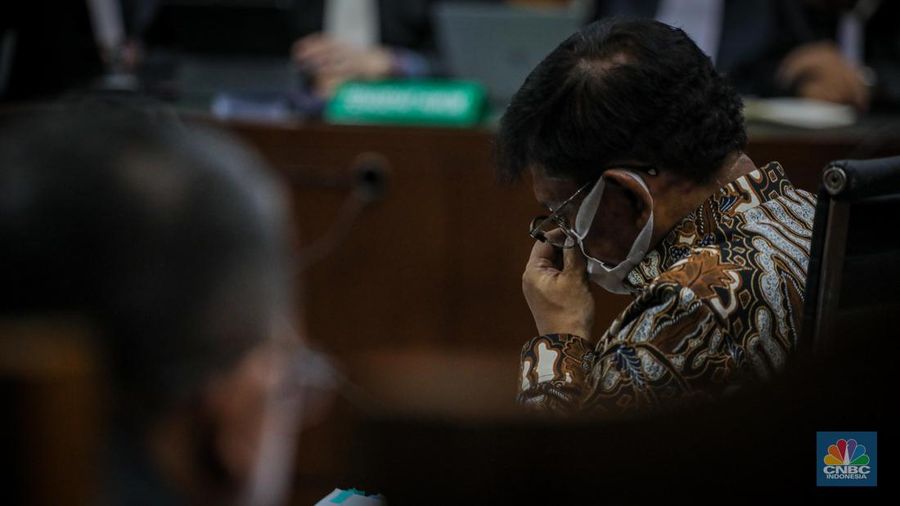 Mantan Menteri Komunikasi dan Informatika (Menkominfo) Johnny Gerard Plate menjalani sidang pembacaan dakwaan di Pengadilan Tindak Pidana Korupsi (Tipikor), Pengadilan Negeri (PN) Jakarta Pusat, Selasa (27/6/2023). (CNBC Indonesia/Faisal Rahman)