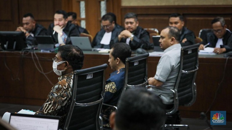 Mantan Menteri Komunikasi dan Informatika (Menkominfo) Johnny G Plate menjalani sidang perdana di Pengadilan Tindak Pidana Korupsi (Tipikor) pada Pengadilan Negeri Jakarta Pusat. (CNBC Indonesia/Faisal Rahman)