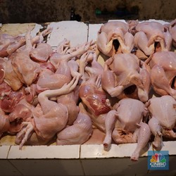 Ampun! Harga Ayam, Tiket Pesawat, Telur & Rokok Makin Mahal