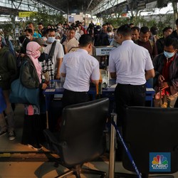 Libur Idul Adha Jokowi Berhasil, Tiket Kereta-Pesawat Laris!