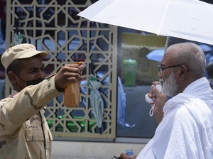 Saudi Imbau Jemaah Haji 2025 Pakai Payung Selama di Tanah Suci