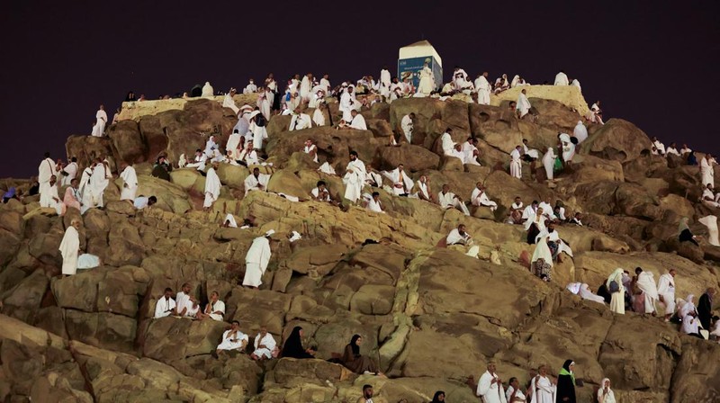 Muslim pilgrims gather on the Mount of Mercy at the plain of Arafat during the annual haj pilgrimage, outside the holy city of Mecca, Saudi Arabia, June 27, 2023. REUTERS/Mohamed Abd El Ghany