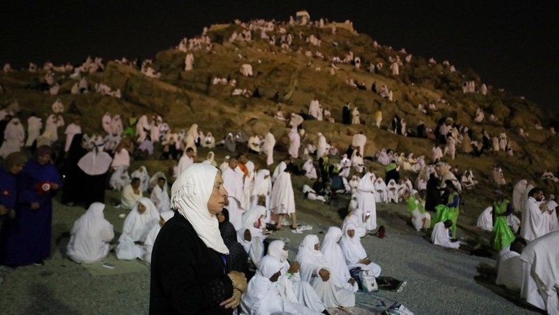 Muslim pilgrims gather on the Mount of Mercy at the plain of Arafat during the annual haj pilgrimage, outside the holy city of Mecca, Saudi Arabia, June 27, 2023. REUTERS/Mohamed Abd El Ghany