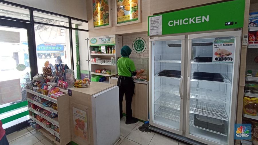 Stok Ayam di Toko Ritel Makanan Segar Prima Kosong (CNBC Indonesia/Tias Budiarto)