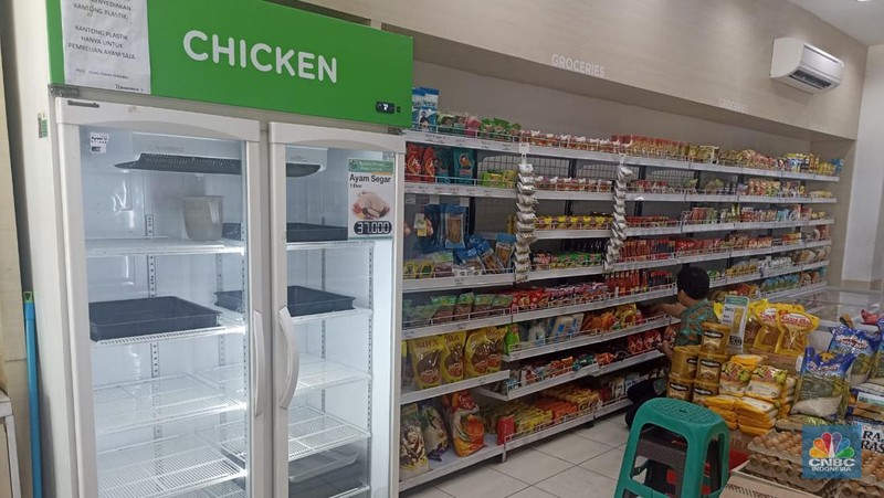 Stok Ayam di Toko Ritel Makanan Segar Prima Kosong (CNBC Indonesia/Tias Budiarto)