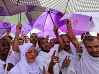 Jemaah Haji Dipanggang Suhu Panas Tanah Suci, Tetap Bersyukur