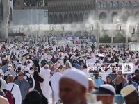 Suhu Tembus 48 Derajat, Pemerintah Saudi Bikin Semprotan Air