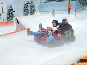 Main Salju Berempat di Trans Snow World Bekasi Pasti Hemat, Serbu Diskonnya!