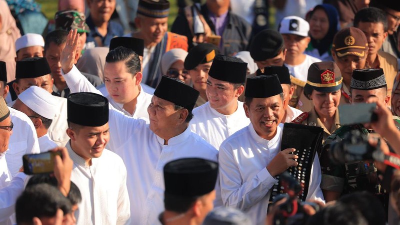 Menteri Pertahanan (Menhan) Prabowo Subianto pagi ini melaksanakan salat Idul Adha (Ied) di Stadion Mandalamukti, Cimahi, Jawa Barat. (Dok. Tim Media Prabowo)
