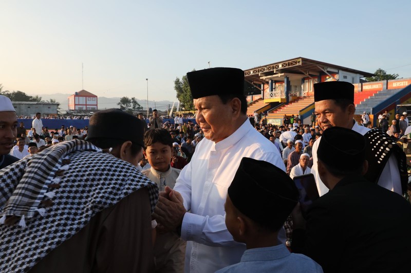 Menteri Pertahanan (Menhan) Prabowo Subianto pagi ini melaksanakan salat Idul Adha (Ied) di Stadion Mandalamukti, Cimahi, Jawa Barat. Menteri Pertahanan (Menhan) Prabowo Subianto pagi ini melaksanakan salat Idul Adha (Ied) di Stadion Mandalamukti, Cimahi, Jawa Barat. (Dok. Tim Media Prabowo)