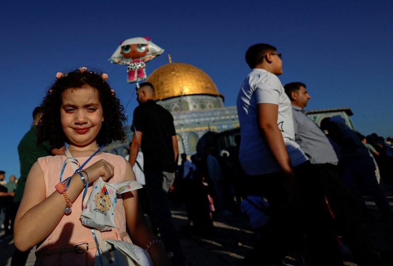 Warga Palestina berdoa pada hari pertama hari raya Idul Adha di kompleks Al-Aqsa, yang juga dikenal orang Yahudi sebagai Temple Mount, di Kota Tua Yerusalem, 28 Juni 2023. Warga Palestina berdoa pada hari pertama hari raya Idul Adha di kompleks Al-Aqsa, yang juga dikenal orang Yahudi sebagai Temple Mount, di Kota Tua Yerusalem, 28 Juni 2023. (REUTERS/Ammar Awad)