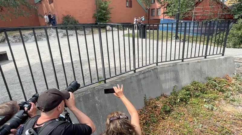 Seorang demonstran membakar Alquran di luar masjid pusat Stockholm di Stockholm, Swedia 28 Juni 2023. Seorang demonstran membakar Alquran di luar masjid pusat Stockholm di Stockholm, Swedia 28 Juni 2023. (TT News Agency/Stefan Jerrevang/via REUTERS)