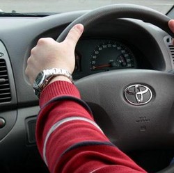 Anak Minta Hadiah Mobil, Kasih Aja atau Jangan?