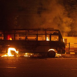 Bus Peziarah Meledak Usai Tabrak Truk Tabung Gas, 18 Tewas