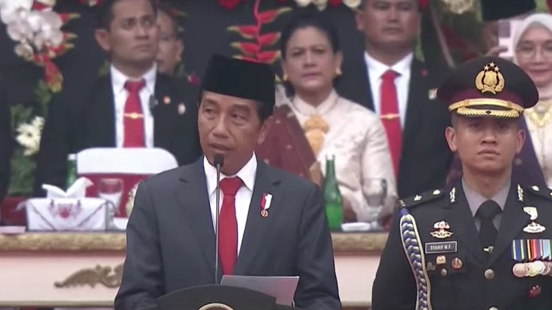 Presiden Joko Widodo hadiri Peringat HUT Bhayangkara POLRI Ke-77. (YouTube/CNN Indonesia)
