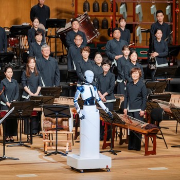 Bikin Kagum! Aksi Robot Pimpin Pertunjukan Orkestra di Seoul