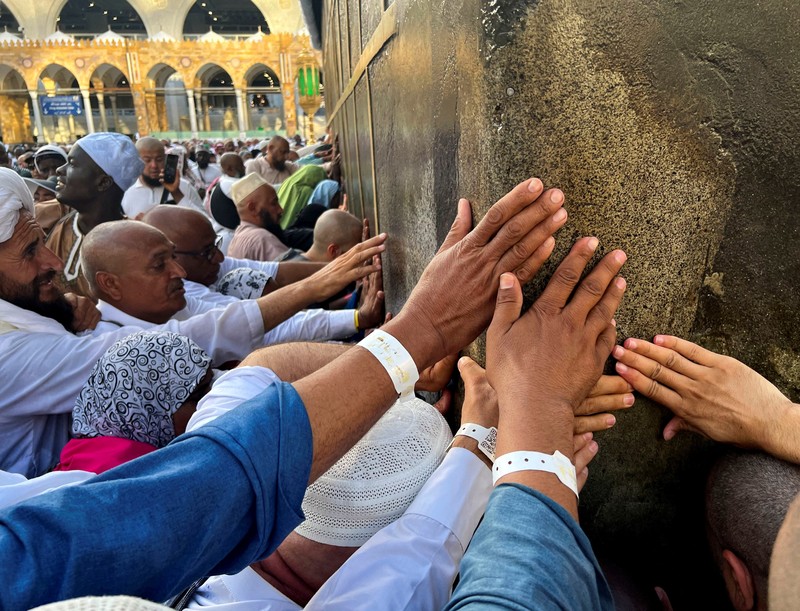 Jemaah haji melaksanakan tawaf wada atau tawaf perpisahan di Ka'bah, Masjidil Haram, Makkah, Arab Saudi. Jemaah haji melaksanakan tawaf wada atau tawaf perpisahan di Ka'bah, Masjidil Haram, Makkah, Arab Saudi. (REUTERS/Mohamed Abd El Ghany)
