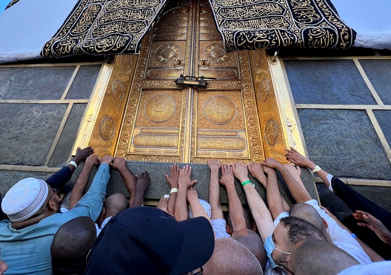 Jemaah haji melaksanakan tawaf wada atau tawaf perpisahan di Ka'bah, Masjidil Haram, Makkah, Arab Saudi. Jemaah haji melaksanakan tawaf wada atau tawaf perpisahan di Ka'bah, Masjidil Haram, Makkah, Arab Saudi. (REUTERS/Mohamed Abd El Ghany)