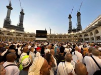 Ingat! Jemaah Haji Dilarang Bentangan Spanduk & Bendera di Tanah Suci