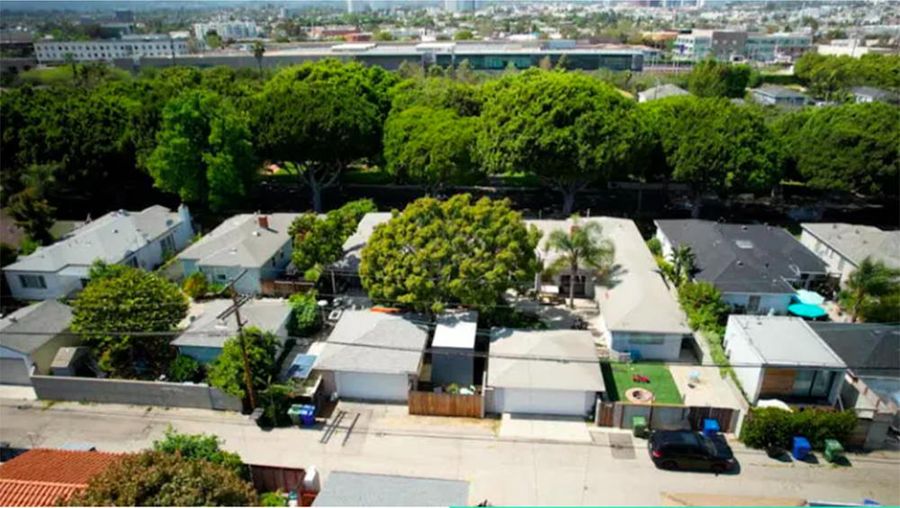 Rumah seluas carport di Santa Monica, Amerika Serikat