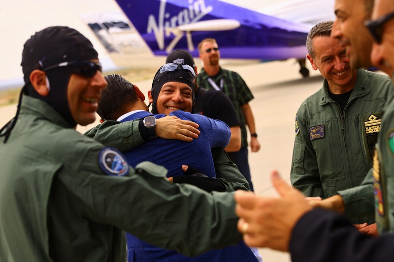 Virgin Galactic berhasil menerbangkan penumpang pertamanya yang membayar ke luar angkasa pada Kamis (29/6). Virgin Galactic berhasil menerbangkan penumpang pertamanya yang membayar ke luar angkasa pada Kamis (29/6). (REUTERS/Jose Luis Gonzalez)