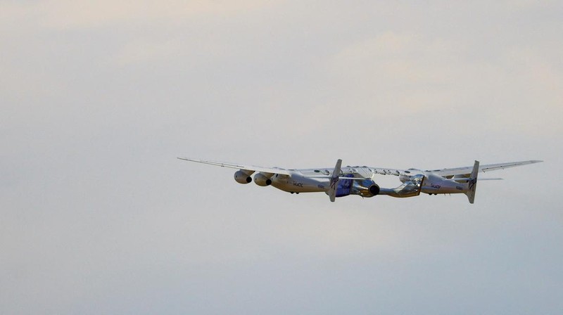 Virgin Galactic berhasil menerbangkan penumpang pertamanya yang membayar ke luar angkasa pada Kamis (29/6). (Virgin Galactic via AP)