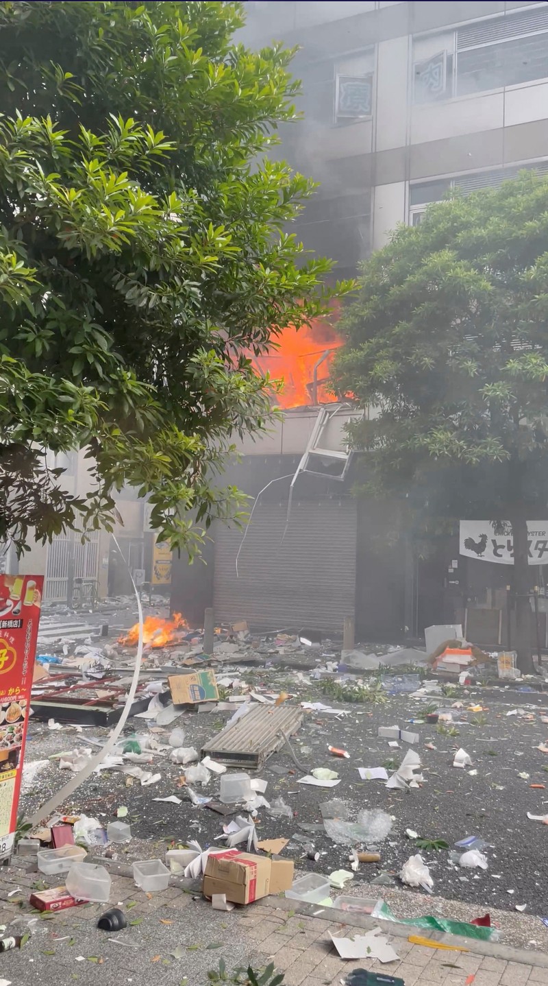 Api membumbung dari jendela menyusul ledakan di sebuah gedung di Tokyo, Jepang 3 Juli 2023 dalam tangkapan layar ini diperoleh dari sebuah video. Api membumbung dari jendela menyusul ledakan di sebuah gedung di Tokyo, Jepang 3 Juli 2023 dalam tangkapan layar ini diperoleh dari sebuah video. (Video Obtained by REUTERS)