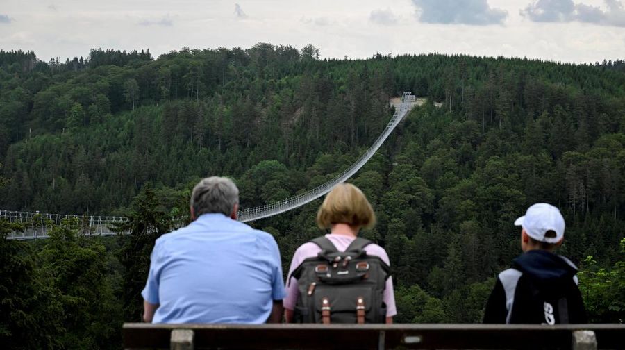 Jembatan gantung terpanjang di Jerman. (REUTERS/JANA RODENBUSCH)