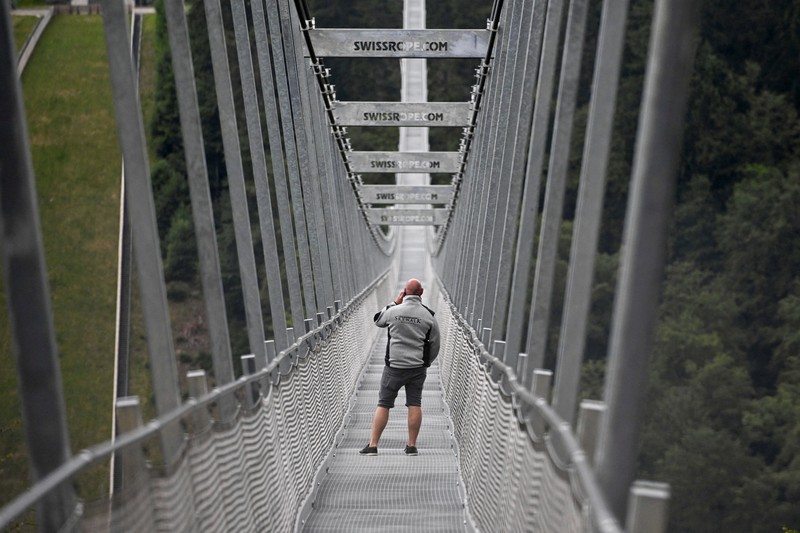 Jembatan gantung terpanjang di Jerman. (REUTERS/JANA RODENBUSCH) Jembatan gantung terpanjang di Jerman. (REUTERS/JANA RODENBUSCH)