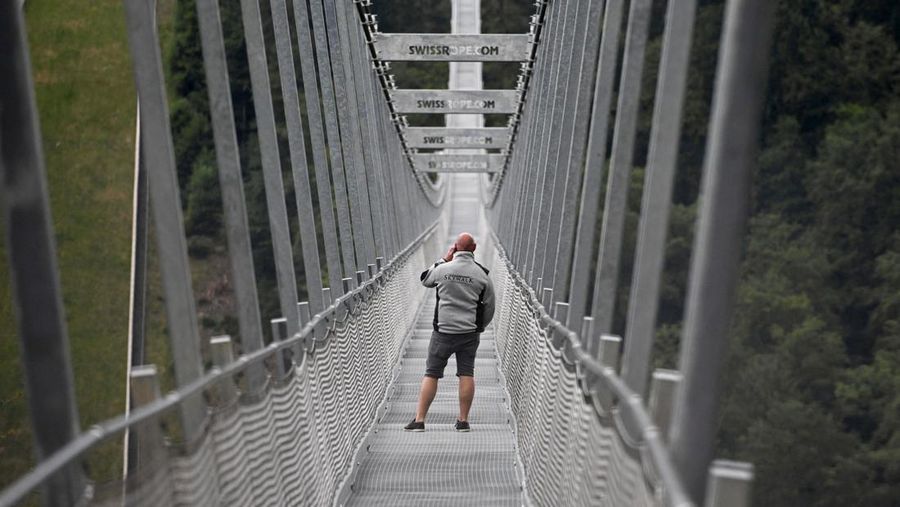 Jembatan gantung terpanjang di Jerman. (REUTERS/JANA RODENBUSCH)