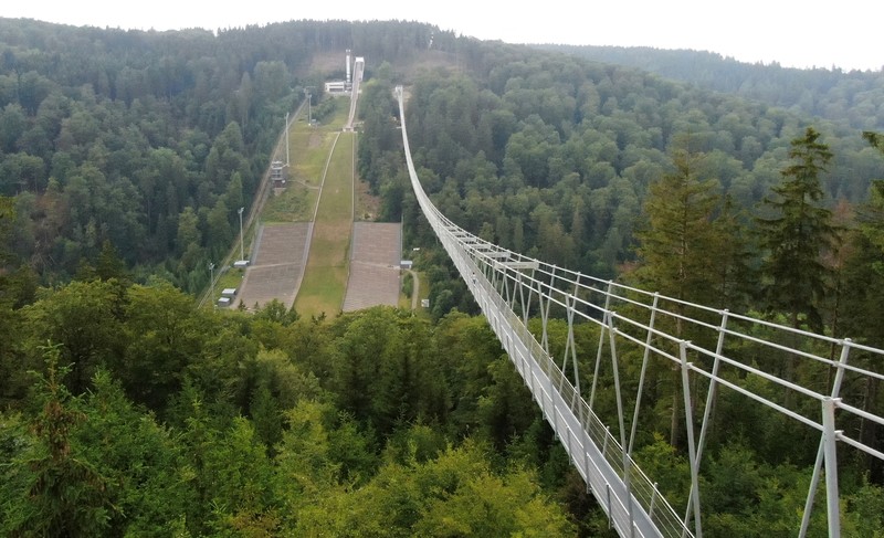 Jembatan gantung terpanjang di Jerman. (REUTERS/JANA RODENBUSCH) Jembatan gantung terpanjang di Jerman. (REUTERS/JANA RODENBUSCH)